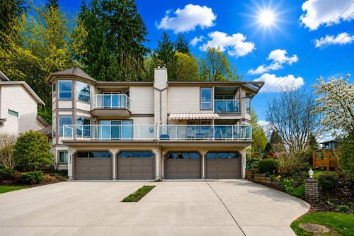 8376 Centre St, Delta, BC, V4C3X4 | Card Image