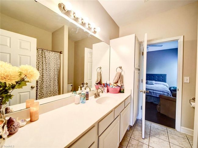 Jack & Jill bathroom | Image 28