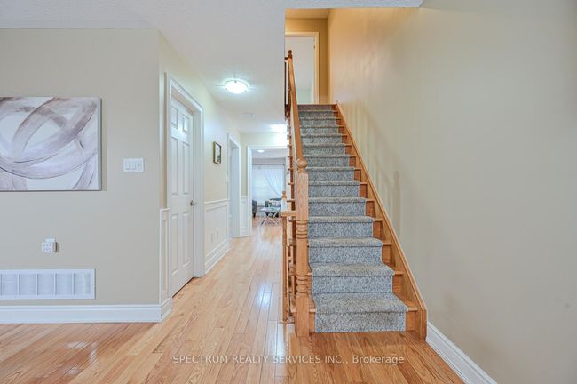 876 Jempson Path, House attached with 4 bedrooms, 3 bathrooms and 1 parking in Milton ON | Image 25
