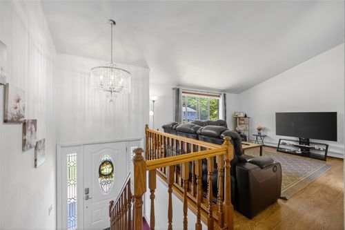 49 Raker Rd, Poughkeepsie, NY, 12603-5656 | Card Image