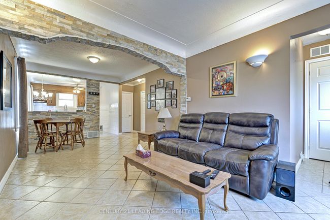 793 Tate Ave, House other with 2 bedrooms, 2 bathrooms and 6 parking in Hamilton ON | Image 9