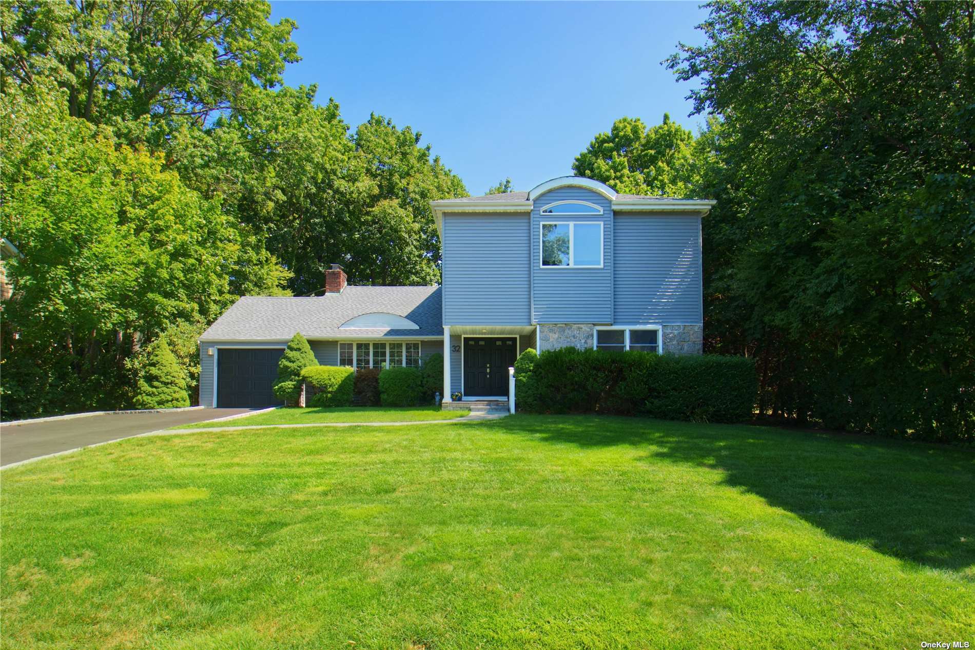 Fairfield Ln, Roslyn Heights, NY 11577