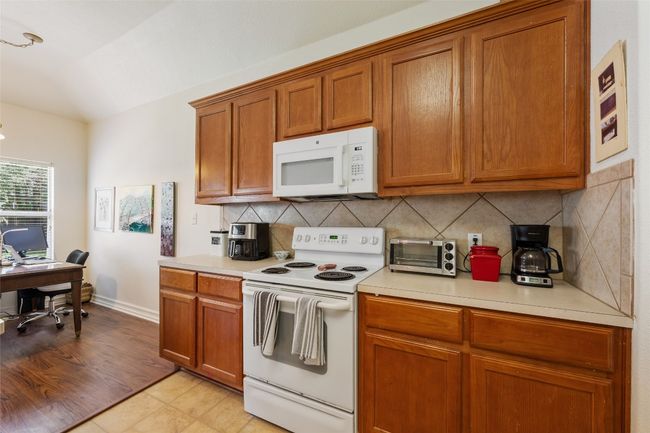 B - 1002 Castile Rd, Home with 3 bedrooms, 2 bathrooms and 3 parking in Austin TX | Image 18