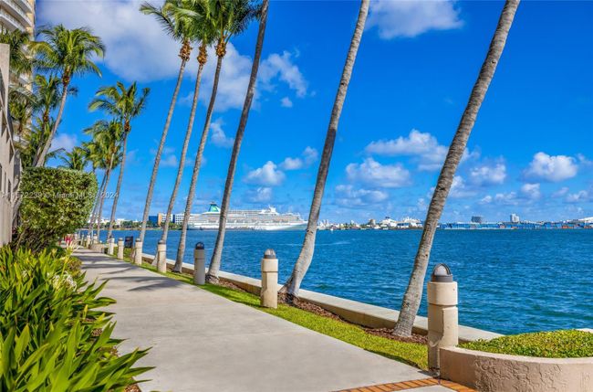 APT-1816 - 540 Brickell Key Dr, Condo with 2 bedrooms, 2 bathrooms and null parking in Miami FL | Image 35