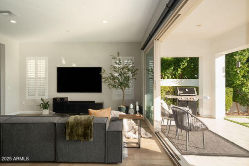 6525 E Libby St, Phoenix, AZ, 85054-6726 | Card Image