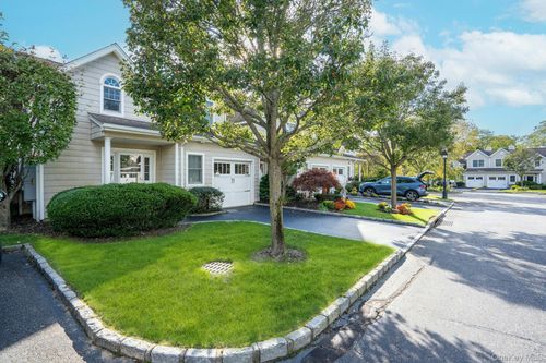 32 Coral Ln, Sayville, NY, 11782-1980 | Card Image