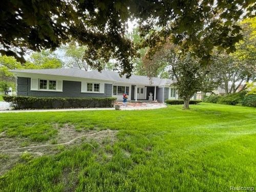 429 Bella Vista Dr, Grand Blanc, MI, 48439-1508 | Card Image