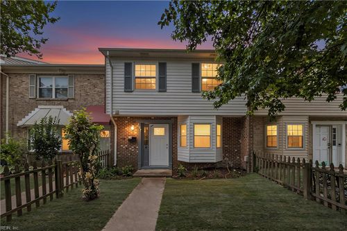 817 Biltmore Dr, Virginia Beach, VA, 23454-3439 | Card Image