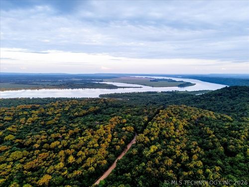 19 E Davis Field Rd, Muskogee, OK, 74403 | Card Image