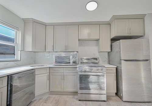 13722 Bedell Street, New York, NY, 11413 | Card Image
