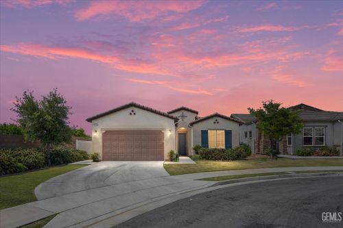 9702 Petersburg Pl, Bakersfield, CA, 93306-7965 | Card Image