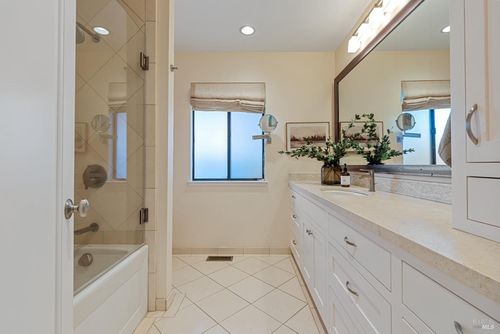 53 Robinhood Dr, Novato, CA, 94945-3464 | Card Image