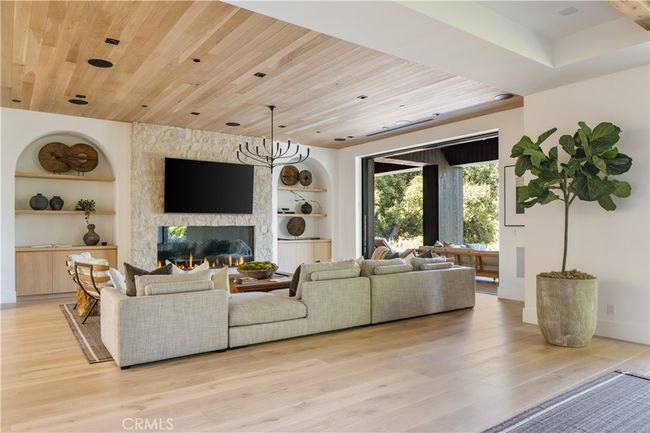 24341 Rolling View Rd, House other with 7 bedrooms, 11 bathrooms and 4 parking in Hidden Hills CA | Image 10