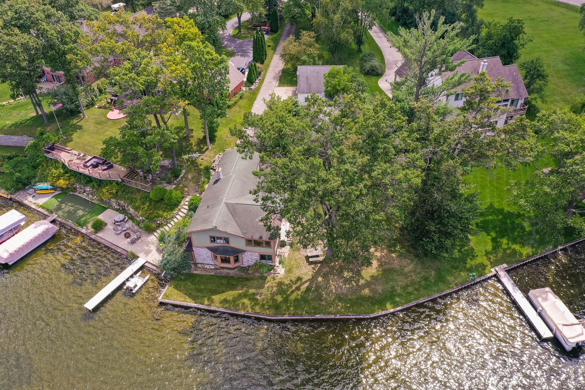 Island Park Dr, Waterford, MI 48329