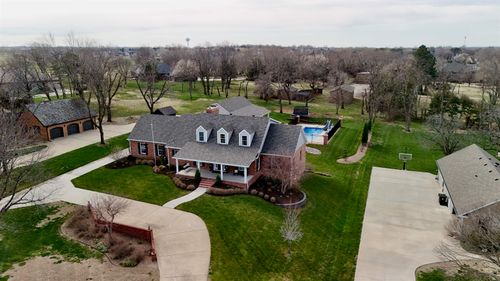 863 Eastridge Dr, Salina, KS, 67401-8410 | Card Image