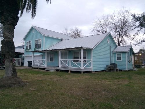 111 Duson Ave, Palacios, TX, 77465-5447 | Card Image