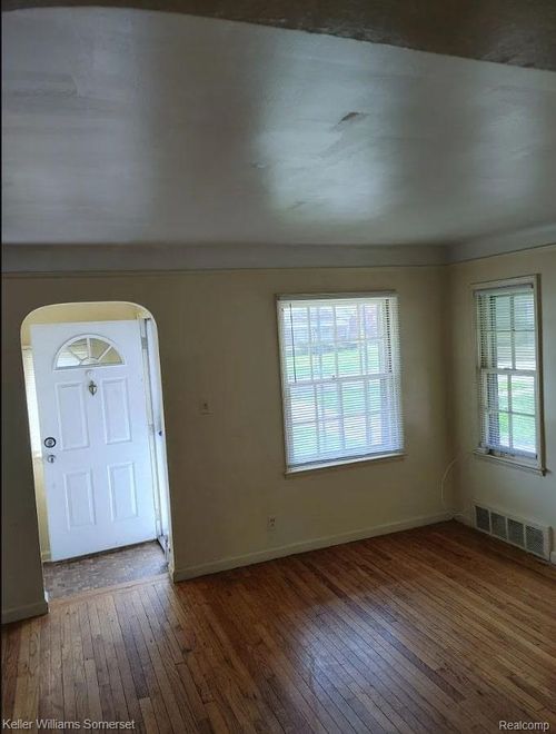 11685 Beaconsfield St, Detroit, MI, 48224-1134 | Card Image