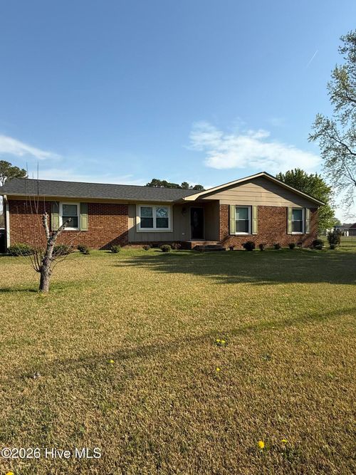 583 Main St, Winterville, NC, 28590-9199 | Card Image