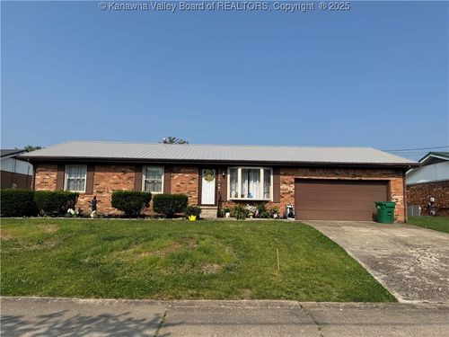 194 Shawnee Est, Winfield, WV, 25213-9709 | Card Image