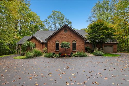 3394 Mercer Rd, New Castle, PA, 16105-5318 | Card Image