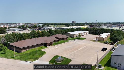 215 Kaufman Ave, Grand Island, NE, 68803-4915 | Card Image