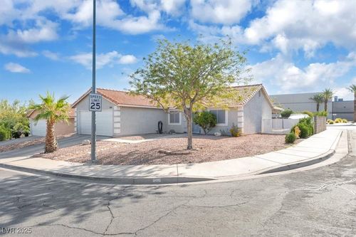 500 Grape Dr, Henderson, NV, 89015-1732 | Card Image