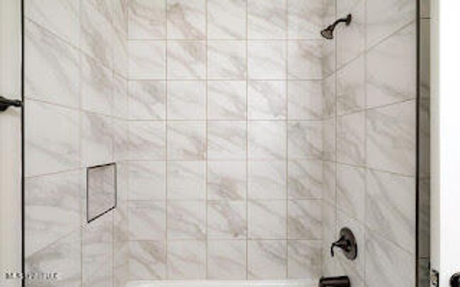guest shower | Image 25
