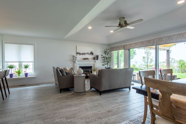 4062 Bluepoint Dr, House other with 3 bedrooms, 3 bathrooms and 4 parking in Town Of Plympton Wyoming ON | Image 16