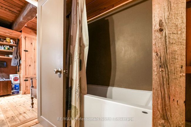 1015 Calbrett Rd, House other with 1 bedrooms, 1 bathrooms and 5 parking in Haliburton ON | Image 17