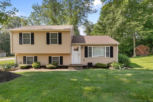 2 Sunwoods Cir, Hamden, CT, 06518-1744 | Card Image