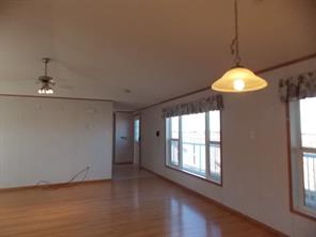 77 - 5210 65 Ave, Home with 3 bedrooms, 2 bathrooms and 3 parking in Olds AB | Image 4