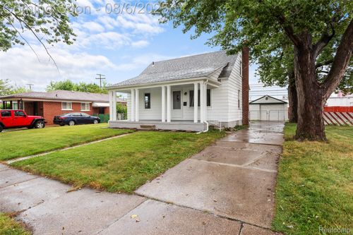 13803 Sycamore St, Southgate, MI, 48195-1941 | Card Image