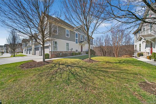 59 Meadow View Dr, Middletown, NY, 10940-3358 | Card Image