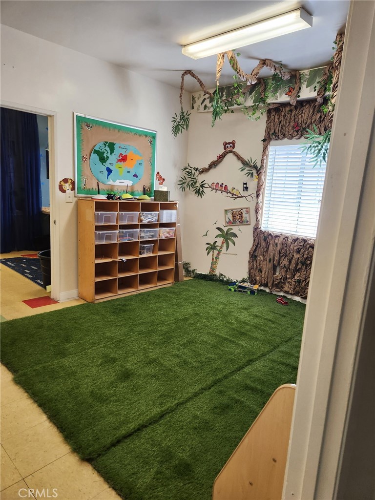 Commercial Sale in Los Angeles 2