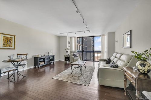 27-10-271 Grand Central Pkwy, Floral Park, NY, 11005-1245 | Card Image