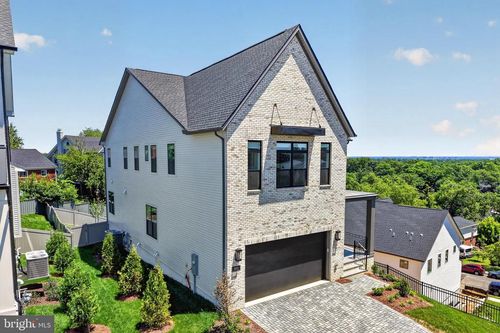 881 N Manchester Street, ARLINGTON, VA, 22205 | Card Image