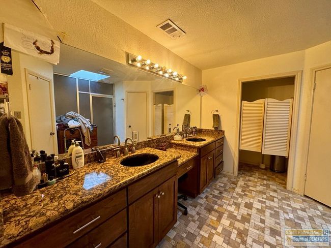 108 Palma Ln, House other with 3 bedrooms, 3 bathrooms and 2 parking in Bayview TX | Image 12