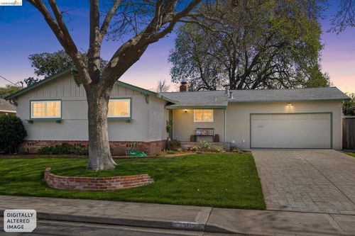 3994 Newcastle Rd, Concord, CA, 94519-1221 | Card Image