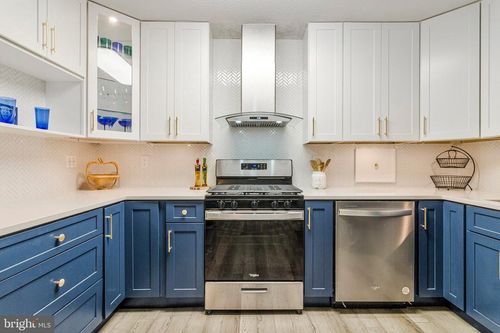 apt-227-1300 Army Navy Dr, ARLINGTON, VA, 22202-2035 | Card Image