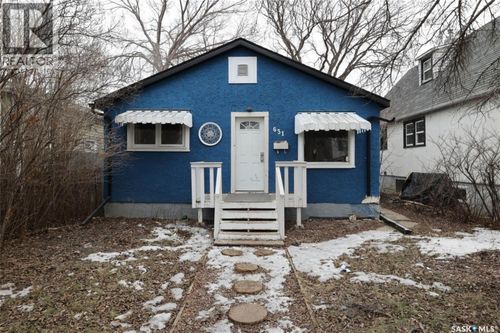 631 Wascana St, Regina, SK, S4T4H4 | Card Image