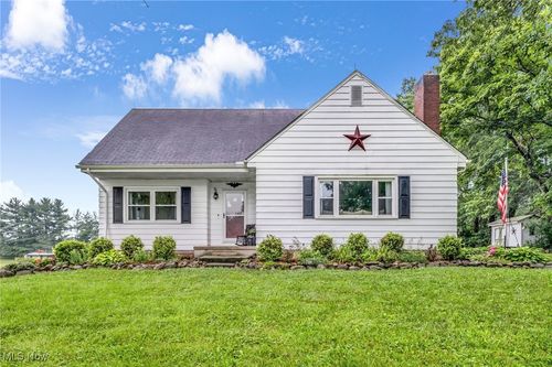 3584 Northampton Rd, Cuyahoga Falls, OH, 44223-3068 | Card Image