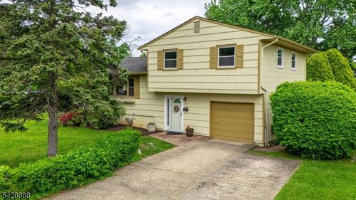 2 Moryan Rd, Edison, NJ, 08817-4133 | Card Image