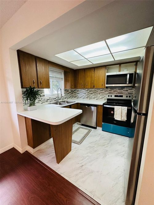 apt-6-414 Se 14th St, Fort Lauderdale, FL, 33316-1950 | Card Image