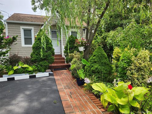 26 Long Beach Dr, Sound Beach, NY, 11789-1835 | Card Image