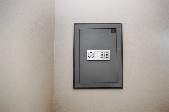 There is even a built in safe for your valuables and important documents. | Image 18