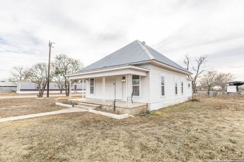 219 S Pickford, Sabinal, TX, 78881 | Card Image