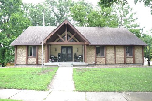 8001 N Lydia Ave, Kansas City, MO, 64118-1558 | Card Image
