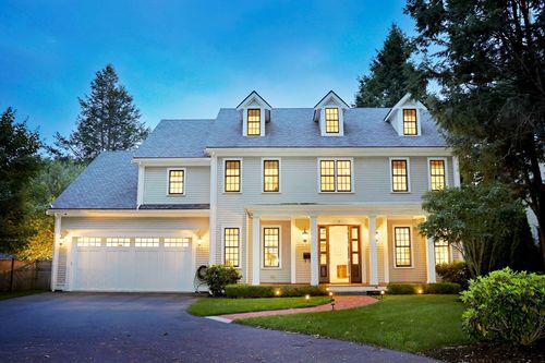 8 Beresford Rd, Chestnut Hill, MA, 02467-2682 | Card Image