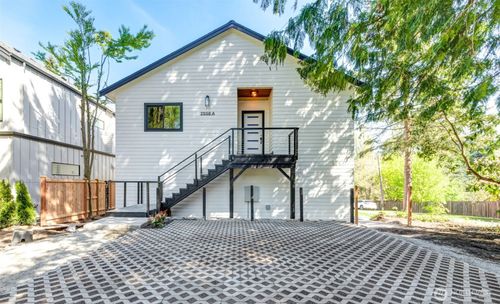 a-2558 Ne 91st St, Seattle, WA, 98115-3466 | Card Image