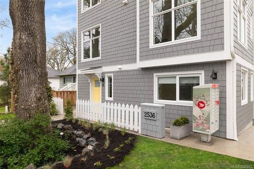 8-2536 Shelbourne St, Victoria, BC, V8R4L5 | Card Image